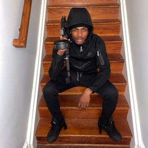 Meet your Posher, Laron